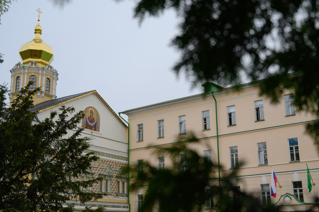 Академия вне.jpg